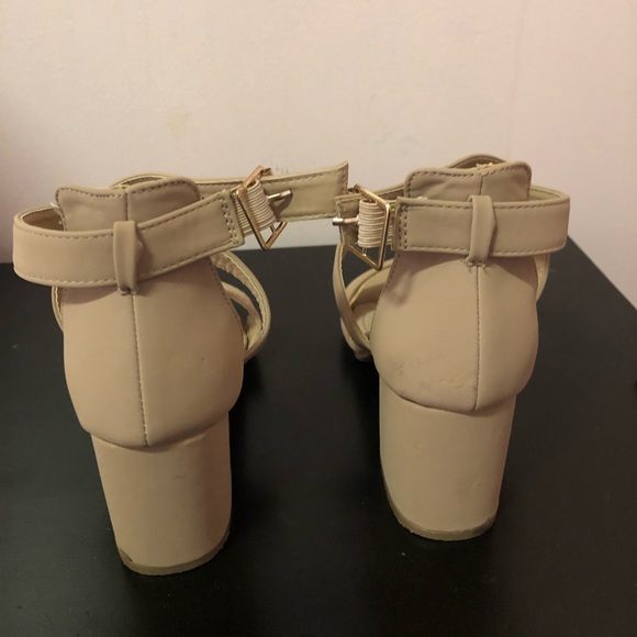 Tan color heels - Picture 3 of 4